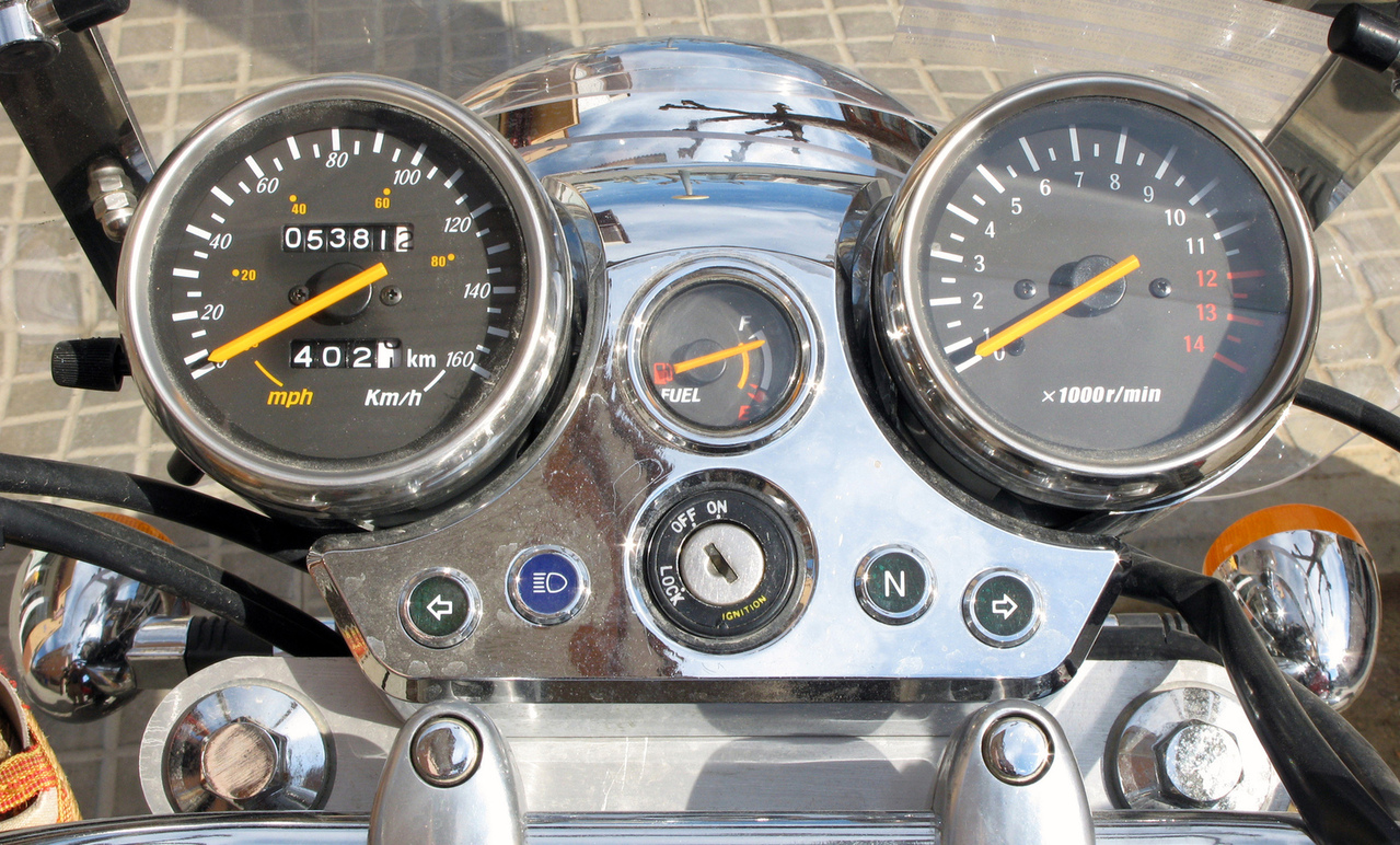 old-scooter-speedometer-1449670-1279×772